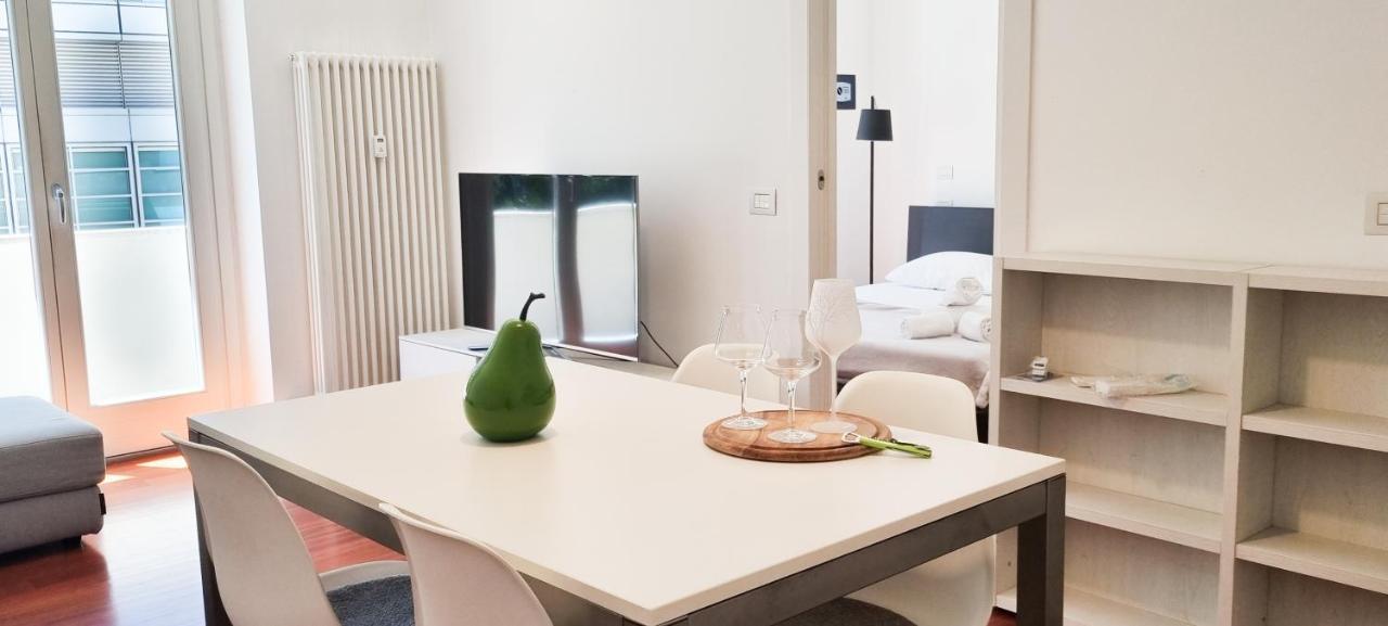 Joivy Superb Flat, 2 Balconies & Skyscrapers View Appartement Milaan Buitenkant foto