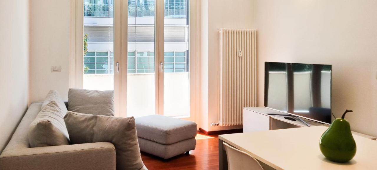 Joivy Superb Flat, 2 Balconies & Skyscrapers View Appartement Milaan Buitenkant foto