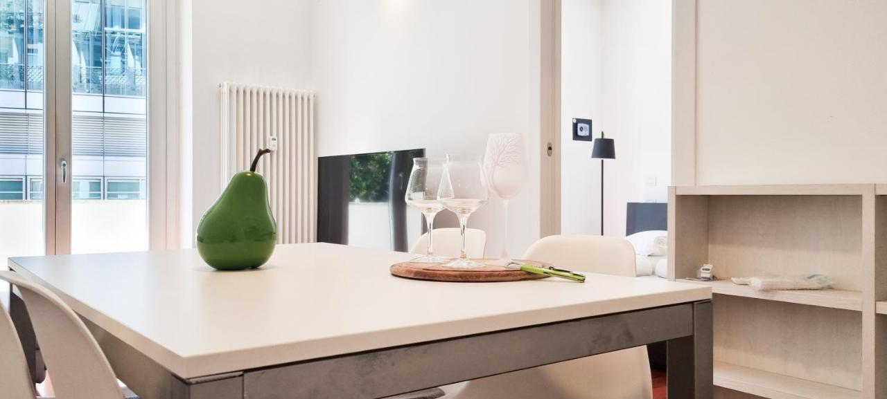 Joivy Superb Flat, 2 Balconies & Skyscrapers View Appartement Milaan Buitenkant foto