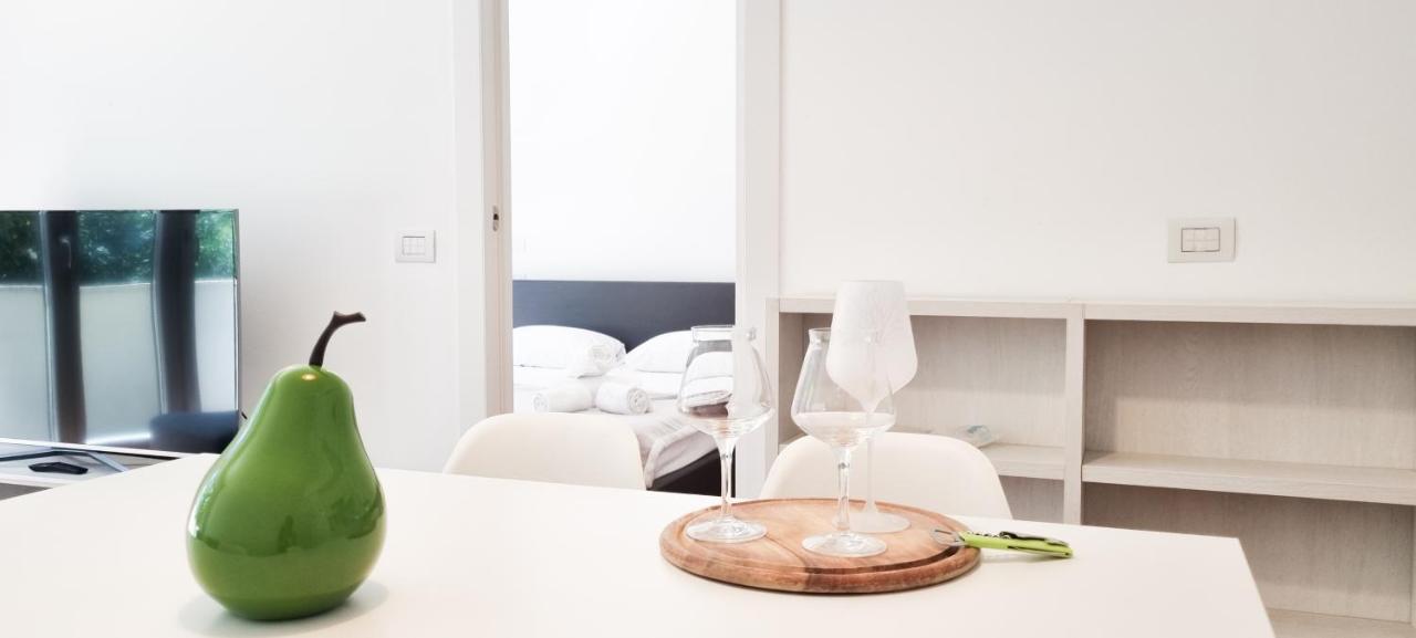 Joivy Superb Flat, 2 Balconies & Skyscrapers View Appartement Milaan Buitenkant foto