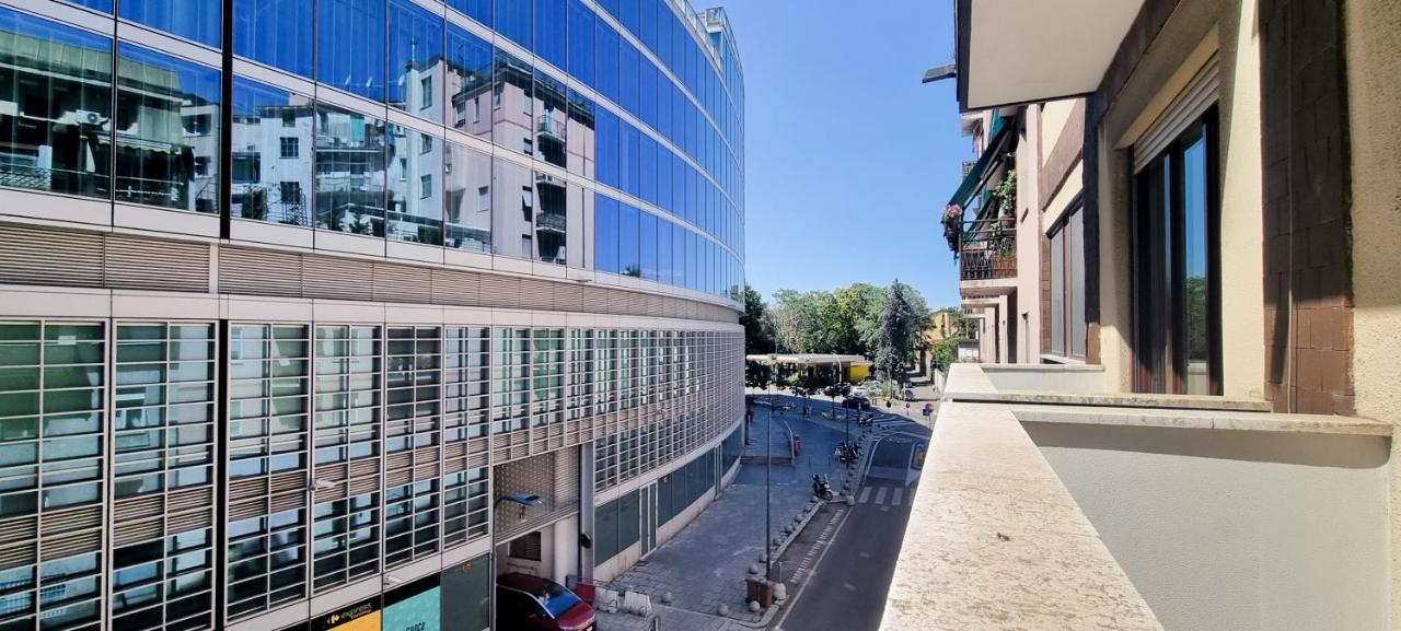 Joivy Superb Flat, 2 Balconies & Skyscrapers View Appartement Milaan Buitenkant foto